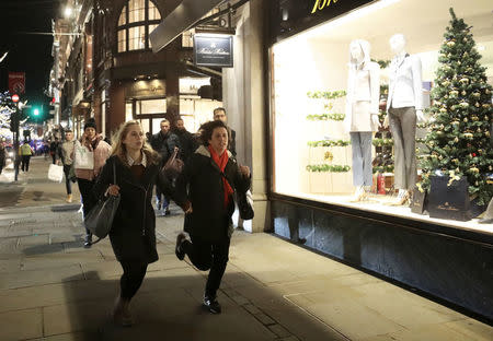 People run down Oxford Street, London, Britain November 24, 2017. REUTERS/Simon Dawson