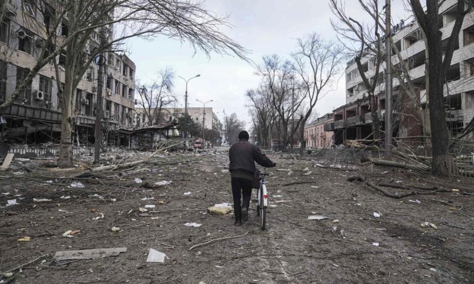 <span>Photograph: Evgeniy Maloletka/AP</span>