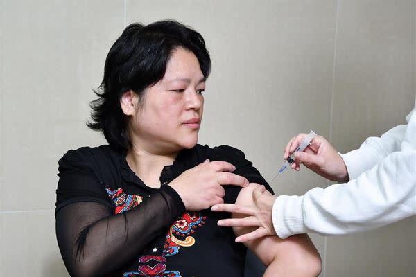 同時接種流感疫苗和肺炎鏈球菌疫苗，有助降低肺炎感染的風險。
