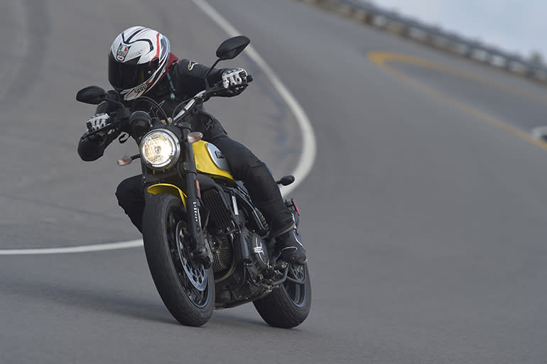 2015-Ducati-Scrambler-Review-16