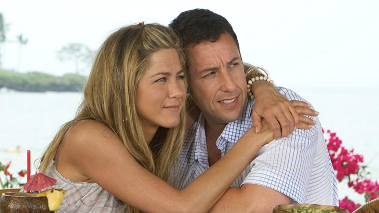  Jennifer Aniston and Adam Sandler in Just Go With It 