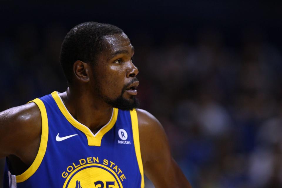 US-Profi-Sportler Kevin Durant und drei seiner Teammitglieder aus der Basketballmannschaft Brooklyn Nets hatten sich mit dem Coronavirus infiziert. Er selbst habe keine Symptome gezeigt, so der 32-Jährige gegenüber dem Sport-Magazin "The Athetlic". (Bild: 2017 Getty Images / Zhong Zhi)