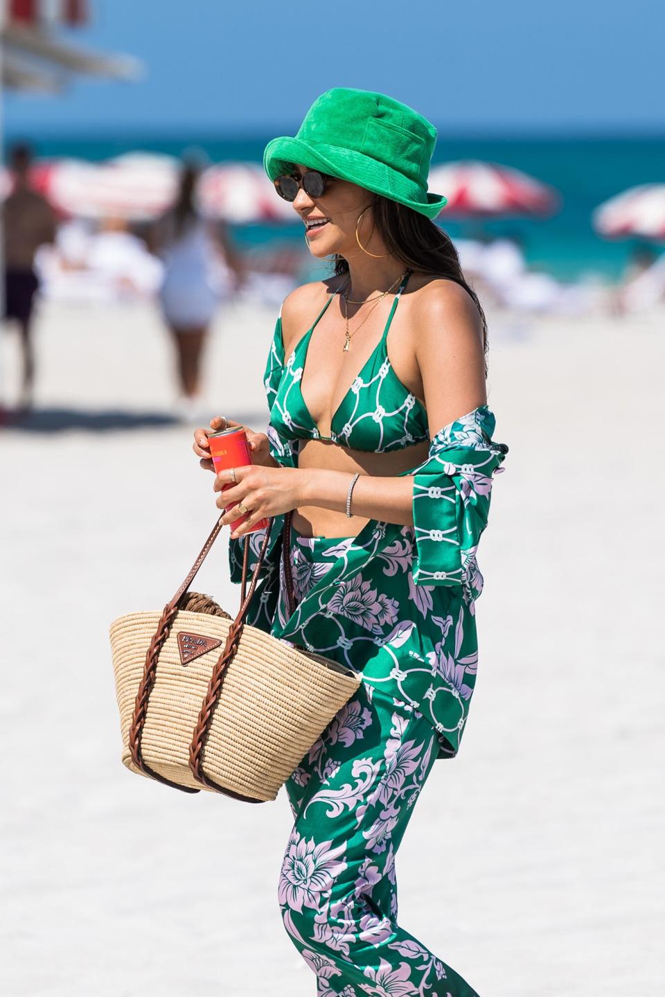 Stylists Plan the Perfect Vacation Outfit