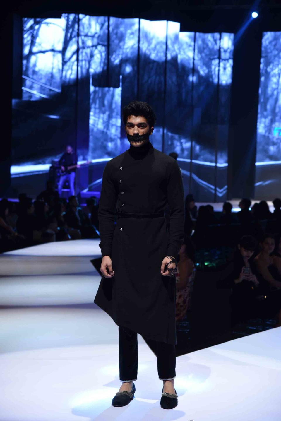 Bollywood meets fashion at 'Van Heusen and GQ Fashion Nights 2016' finale