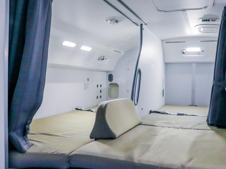 Boeing 787 Dreamliner Crew Rest Area — Airplane Secrets Dubai Airshow 2021