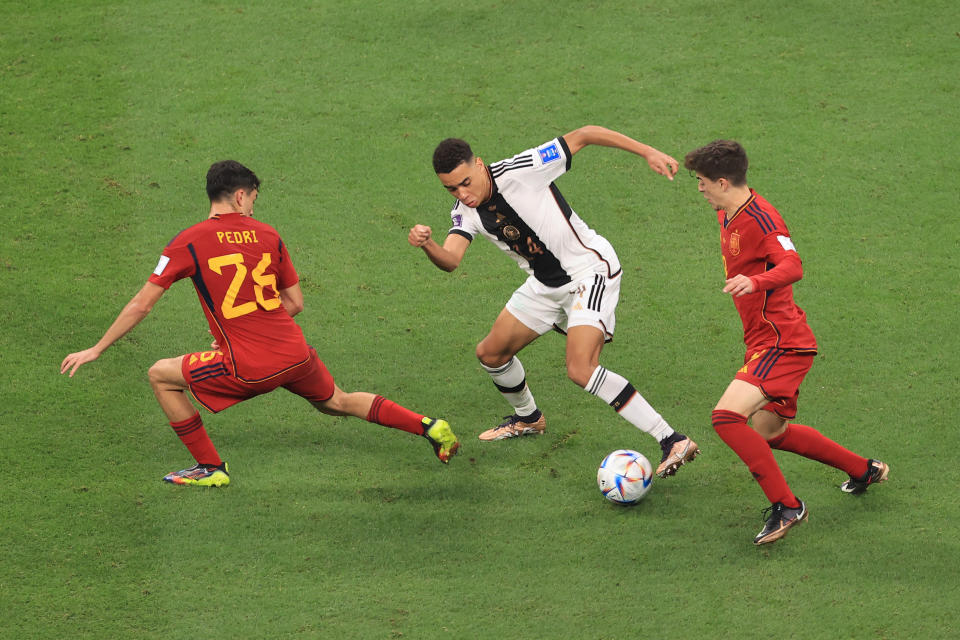 Pedri, Gavi y Musiala durante el España-Alemania. (Foto: Simon Stacpoole / Offside / Getty Images).