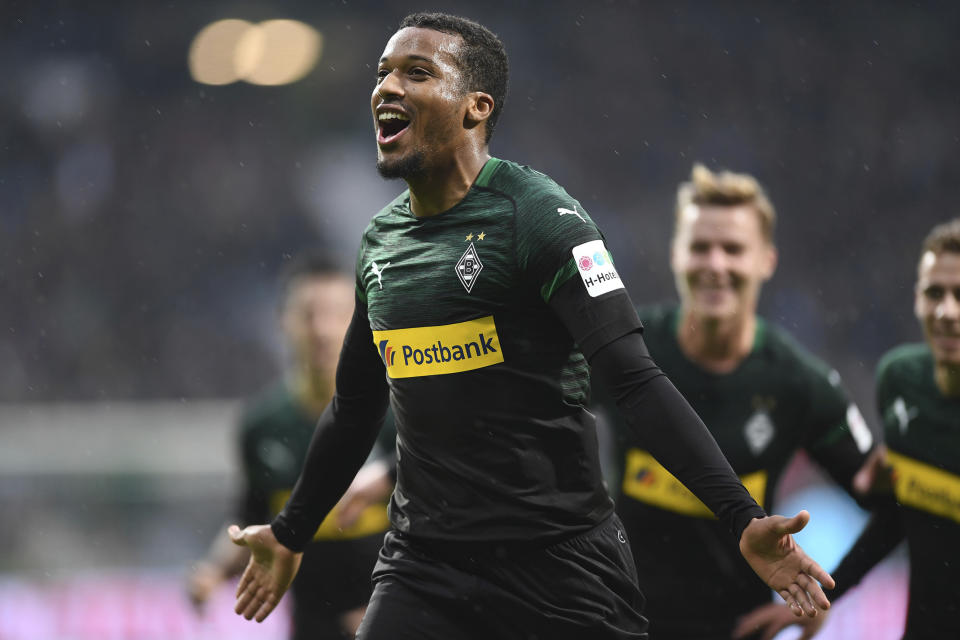 Gladbach's Alassane Plea celebrates after scoring his side's opening goal during the German Bundesliga soccer match between Werder Bremen and Borussia Moenchengladbach in Bremen, German, saturdasy, Nov.10, 2018. (Carmen Jaspersen/dpa via AP)