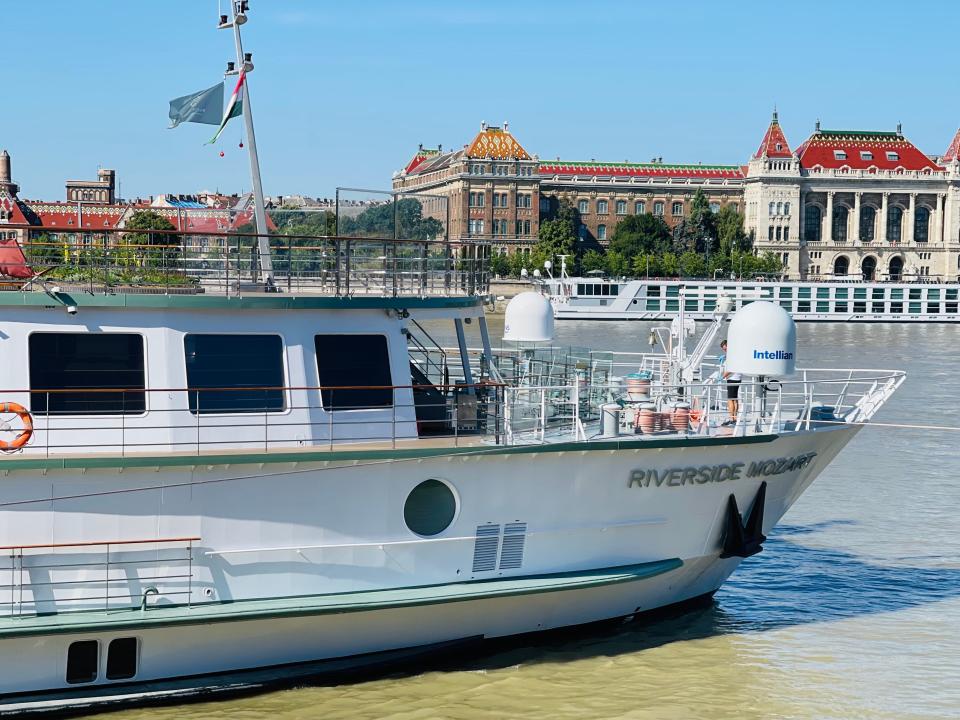 A river boat called "Riverside Mozart."