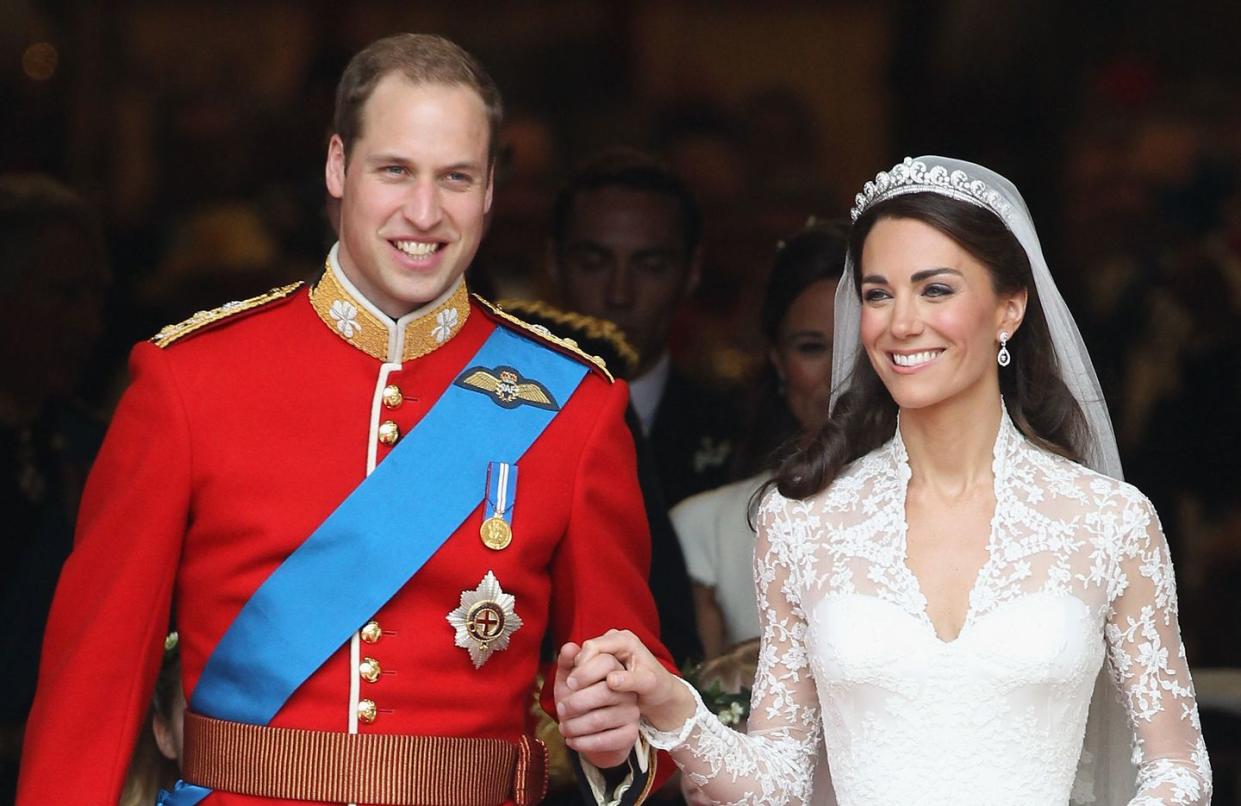 royal wedding carriage procession to buckingham palace and departures