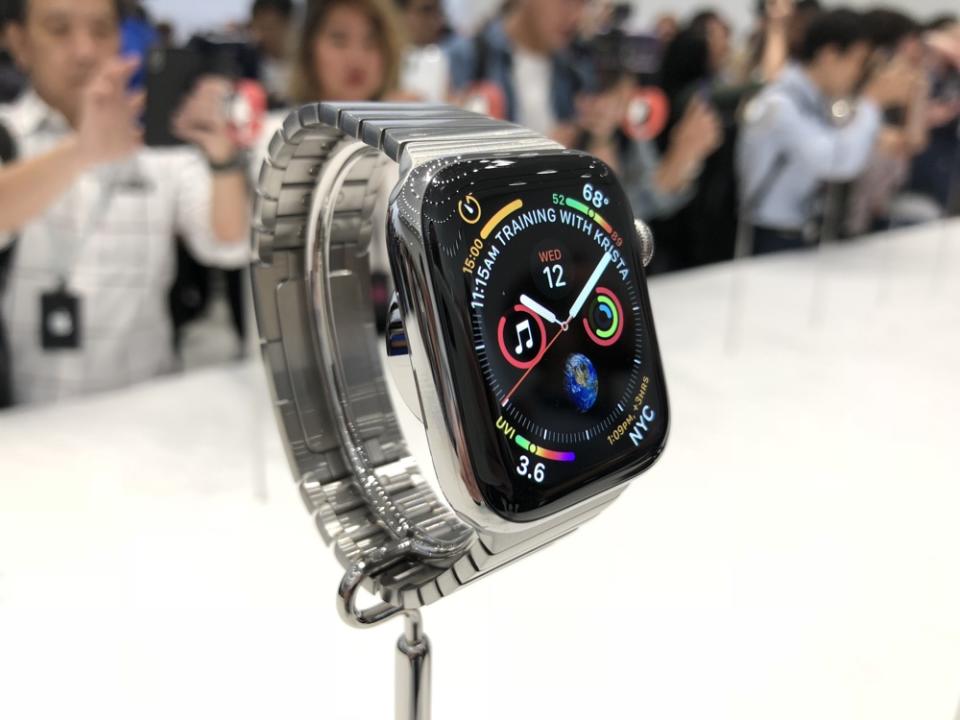 The Apple Watch Series 4 comes with a vibrant edge-to-edge display.