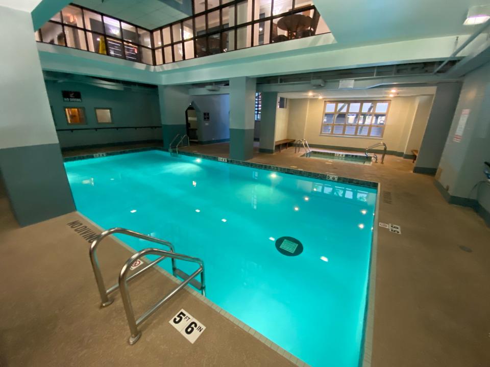 The indoor pool at 100 W. Chestnut in chicgao