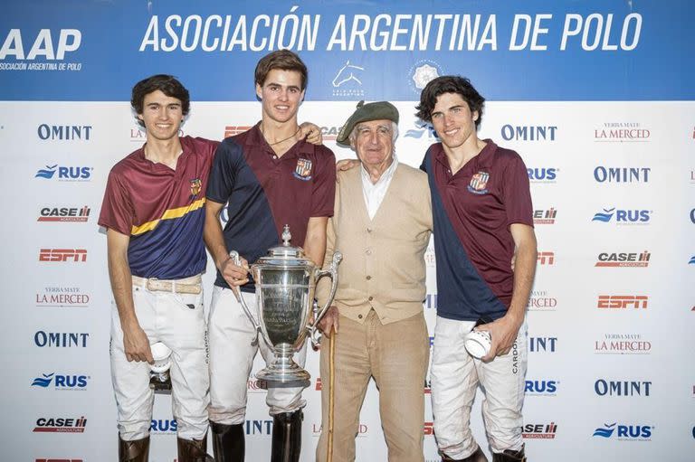 Los Heguy han ganado infinidad de veces la Copa Santa Paula, que fue creada hace 70 años, una década después del nacimiento de Alberto Pedro; con él celebran sus nietos Silvestre (hijo de "Pepe"), Cruz (hijo de Eduardo) y Antonio (mellizo de Silvestre).