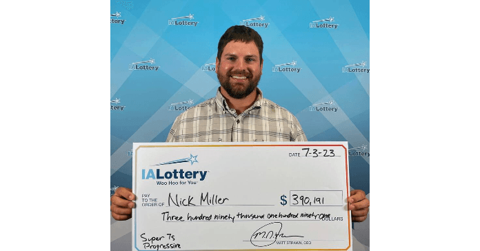 美國一名男子求婚成功隔天購買彩券中39萬美元大獎。（翻攝自Iowa Lottery推特）
