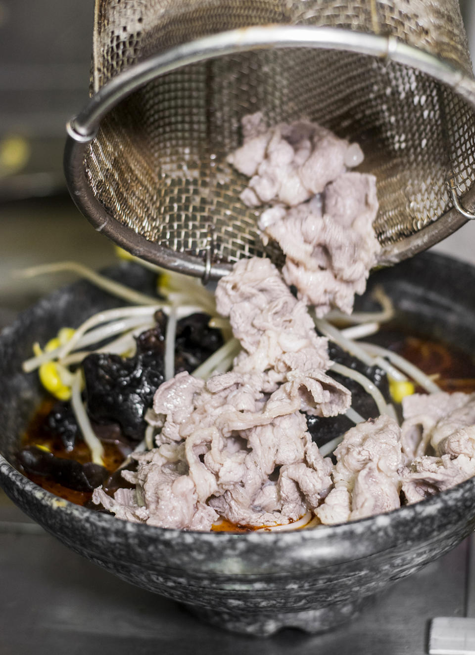 【尖沙咀美食】麻辣小店 $33足料酸菜魚米線+口水雞飯 