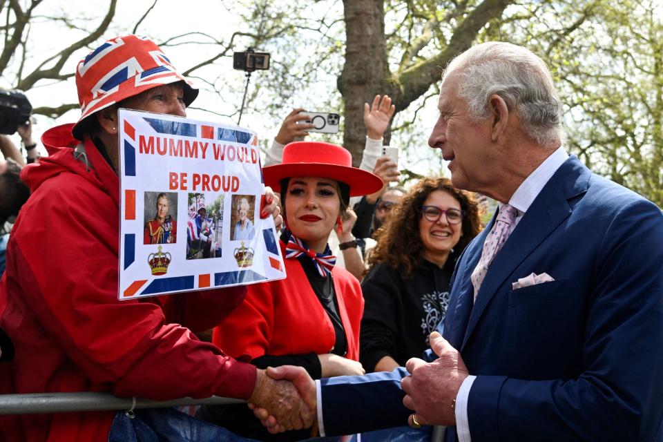 TOPSHOT - Britain's King Charles III meets members of the public gather on The Mall, near Buckingham Palace in central London, on May 5, 2023, ahead of the coronation weekend. - The country prepares for the coronation of Britain's King Charles III and his wife Britain's Camilla, Queen Consort on May 6, 2023. (Photo by TOBY MELVILLE / POOL / AFP) (Photo by TOBY MELVILLE/POOL/AFP via Getty Images)