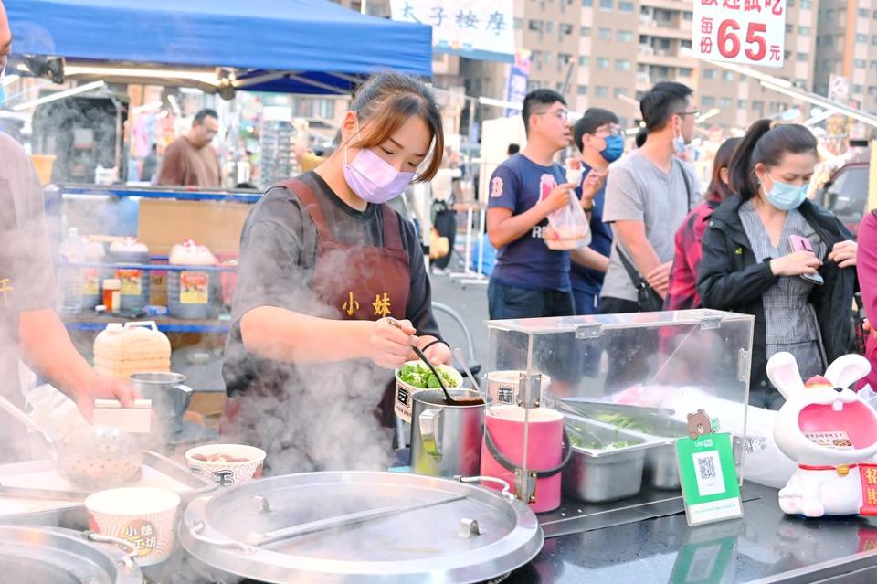 台中旱溪夜市｜小妹手工坊蒜香豆干