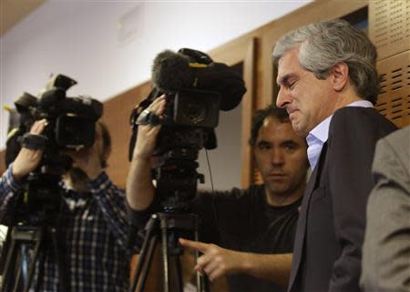 Adolfo Suarez Illana, son of Spain's first post Franco-era Prime Minister Adolfo Suarez, cries after announcing the imminent death of his father at a news conference in Madrid March 21, 2014. REUTERS/Andrea Comas