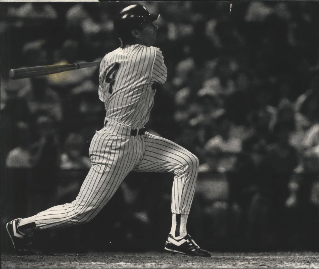 Paul Molitor takes a swing that burns Tom Henke and the Toronto Blue Jays on Aug. 13, 1991.