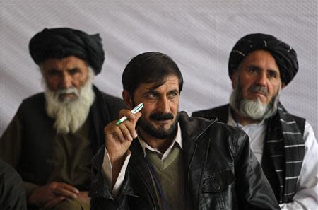 Members of the Loya Jirga, or grand council, take part in a committee session in Kabul November 22, 2013. REUTERS/Omar Sobhani