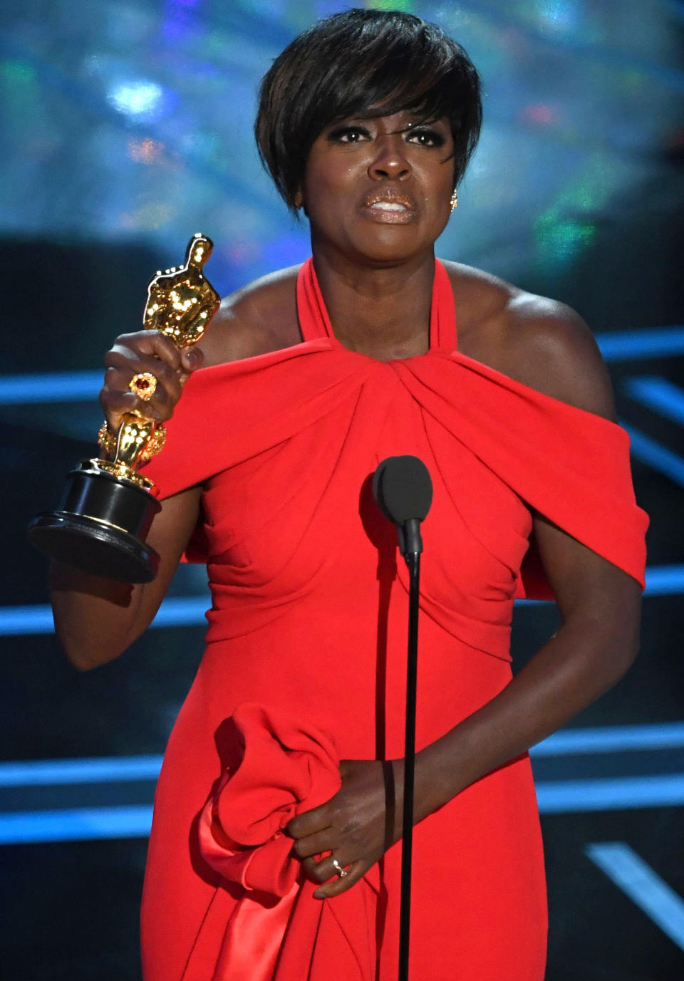 VIOLA DAVIS WINNING BEST SUPPORTING ACTRESS