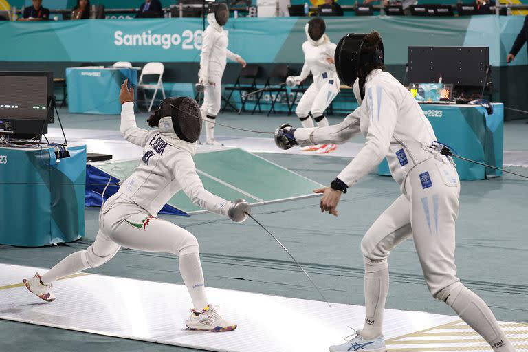 Isabel Di Tella, a la derecha, en la final con la competidora peruana