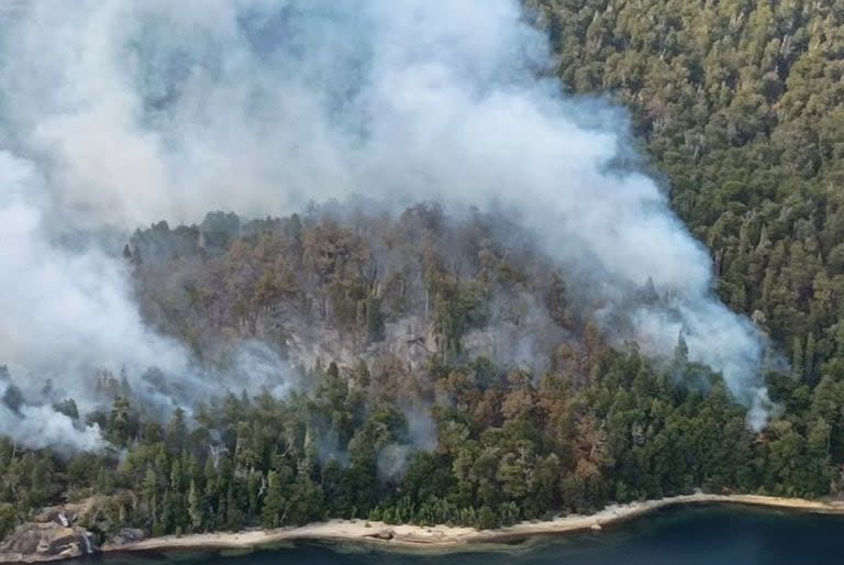 El área afectada se encuentra en la costa sur del Brazo Tristeza del lago Nahuel Huapi, sobre la ladera norte del cerro Capitán