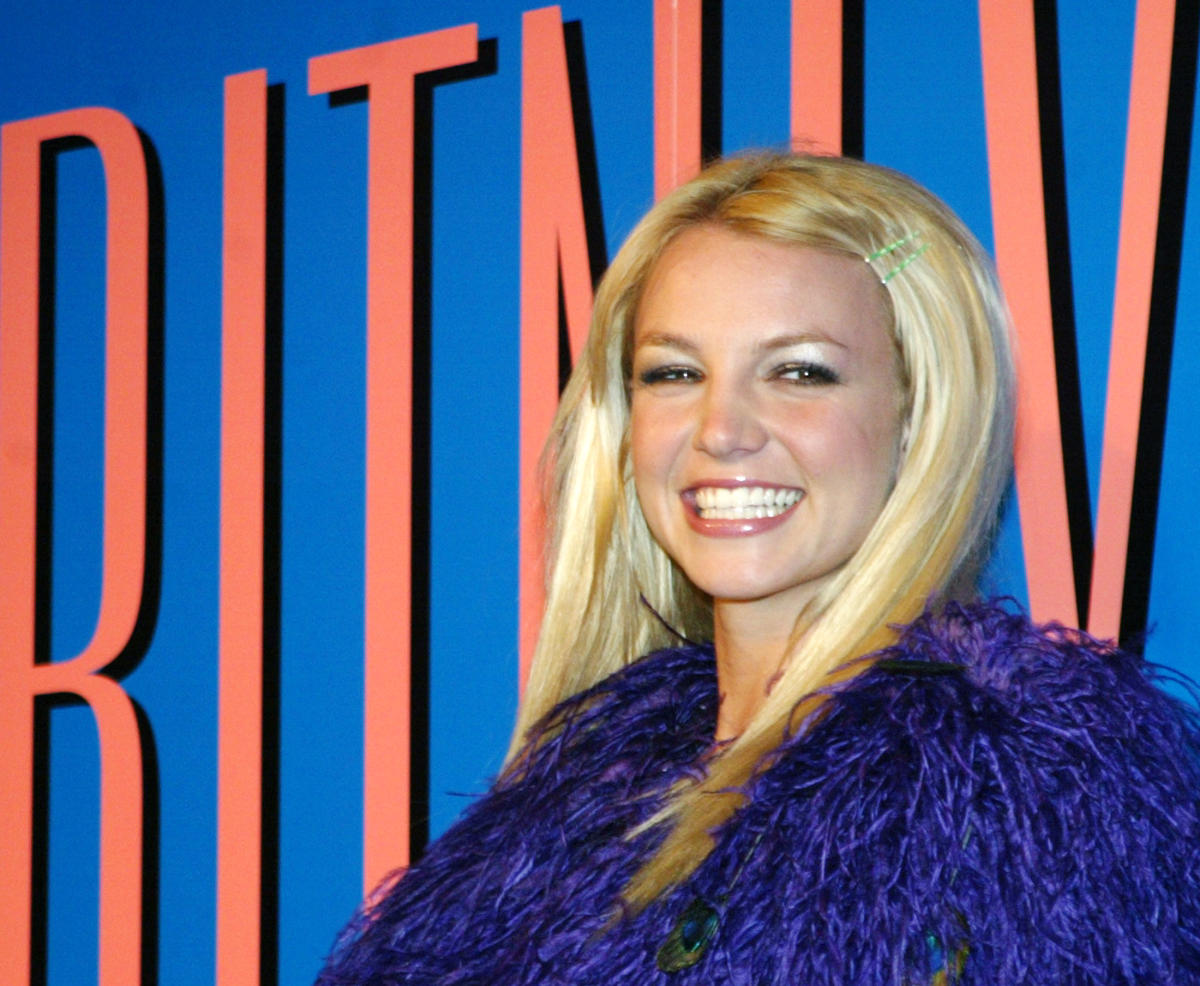 Quién Nos Iba A Decir Que En 2021 Vestiríamos Como Lo Hacía Britney Spears Hace 20 Años 3440
