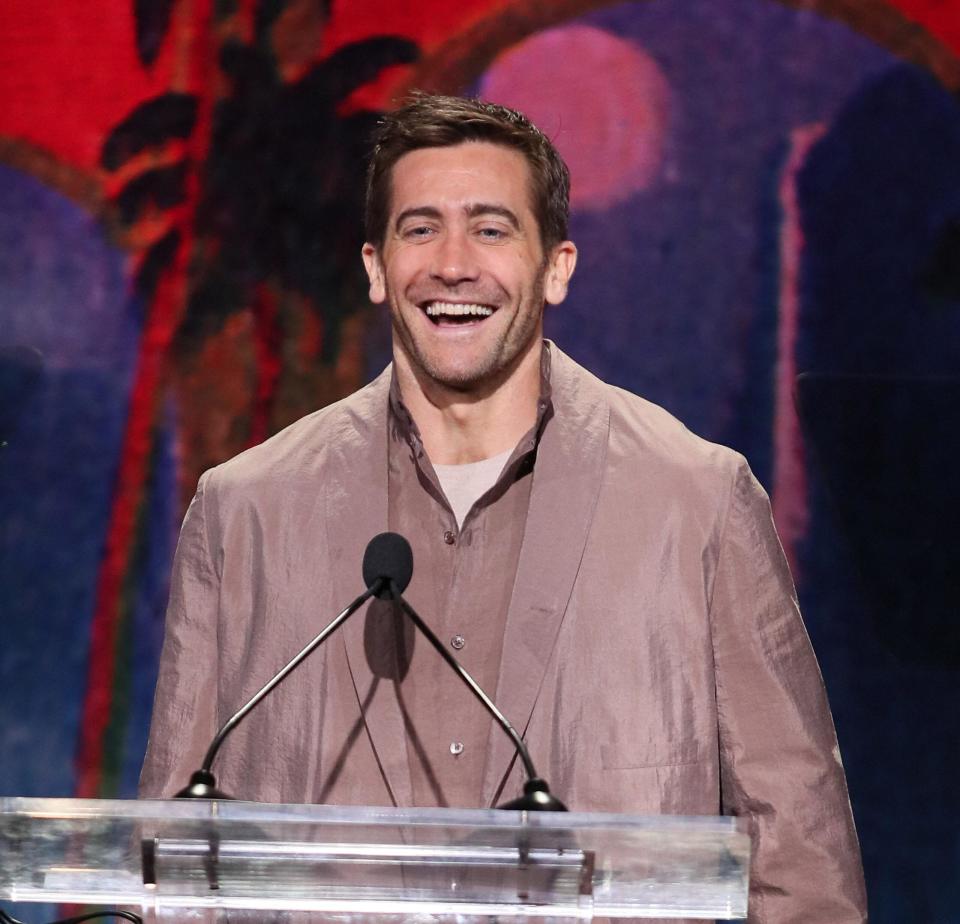 Jake Gyllenhaal’s Dad, Stephen, Files For Divorce