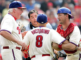 Phillies manager Charlie Manuel, umpire suspended after argument