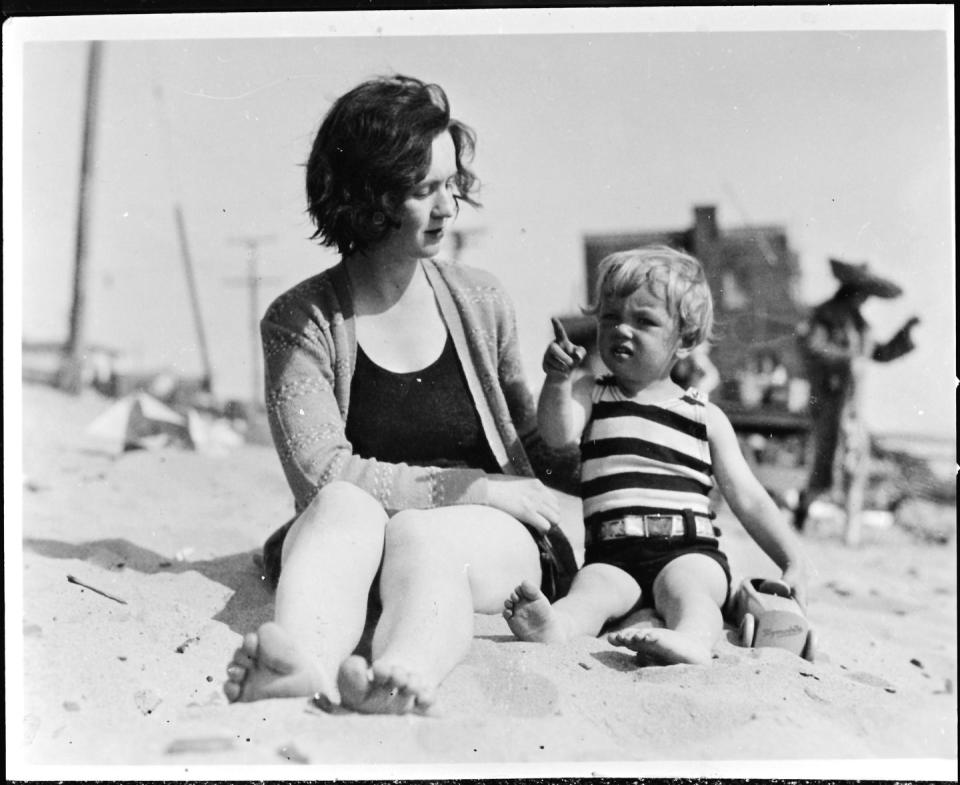 1929: Spending time on the beach