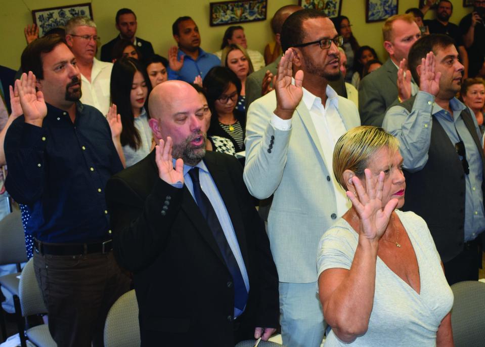O Jornal file photo. New U.S. citizens take the Oath of Allegiance during a naturalization ceremony held at the Immigrants’ Assistance Center in New Bedford.