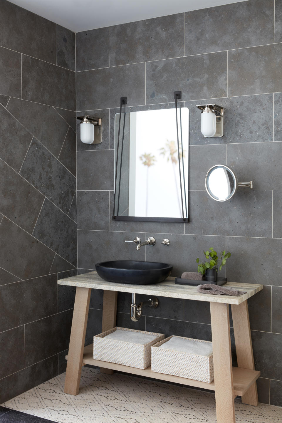 12. Large format tiles give an all-encompassing look