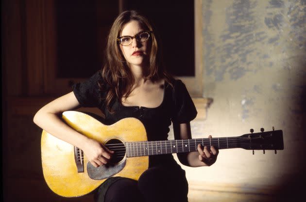 Lisa Loeb performing in the music video for her song, 'Stay,' on March 28, 1994. (Photo: Gary Gershoff via Getty Images)