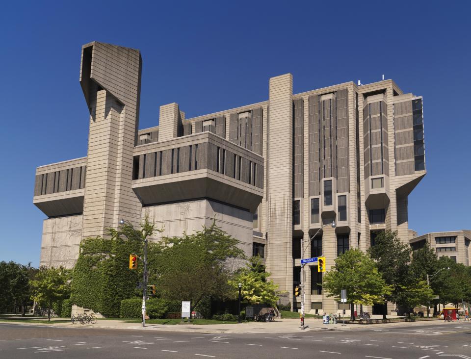 While Robarts Library at the University of Toronto allows students to further their education, the exterior of the building isn't much to write home about. The structure, which was completed in 1973, was designed by Mathers & Haldenby Architects.