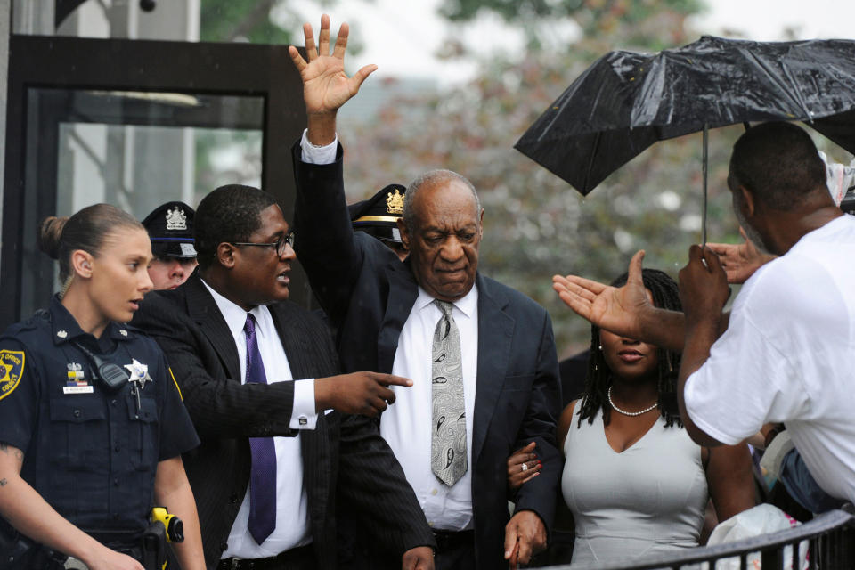 <p>JUN. 17, 2017 – Actor and comedian Bill Cosby (C) waves as he departs after a judge declared a mistrial in his sexual assault trial at the Montgomery County Courthouse in Norristown, Pennsylvania. (Photo: Charles Mostoller/Reuters) </p>