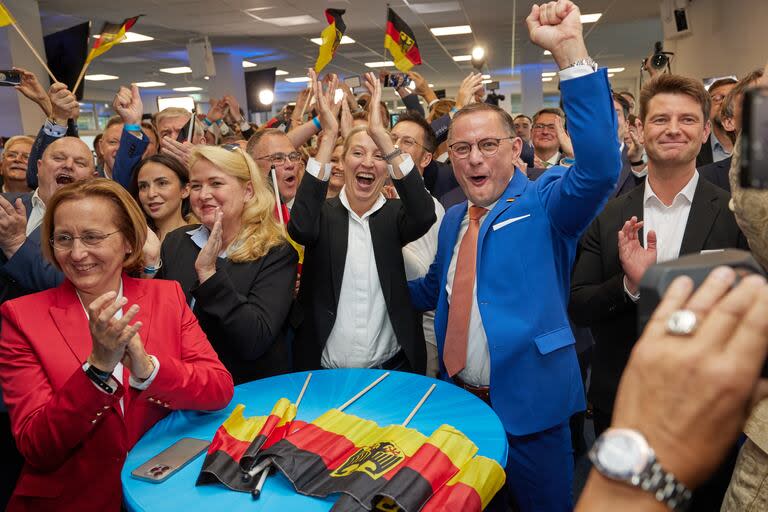 Los líderes del partido de extrema derecha Alternativa para Alemania (AFD), Alice Weidel y Tino Chrupalla, celebran tras conocer los primeros resultados de las elecciones europeas 