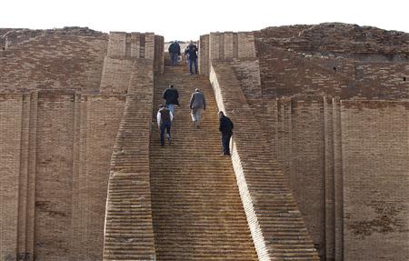 People stand on the steps of the Ziggurat of Ur ruins near Nassiriya, 300 km (186 miles) southeast of Baghdad, January 23, 2014. REUTERS/Ahmed Saad