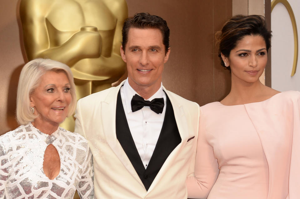 Matthew McConaughey, sa mère Mary Kathlene et sa femme Camilla Alves aux Oscars 2014