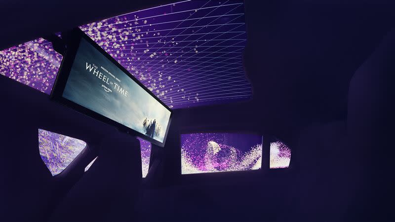 BMW推出31吋後座劇院螢幕。（圖／翻攝自BMW官網）