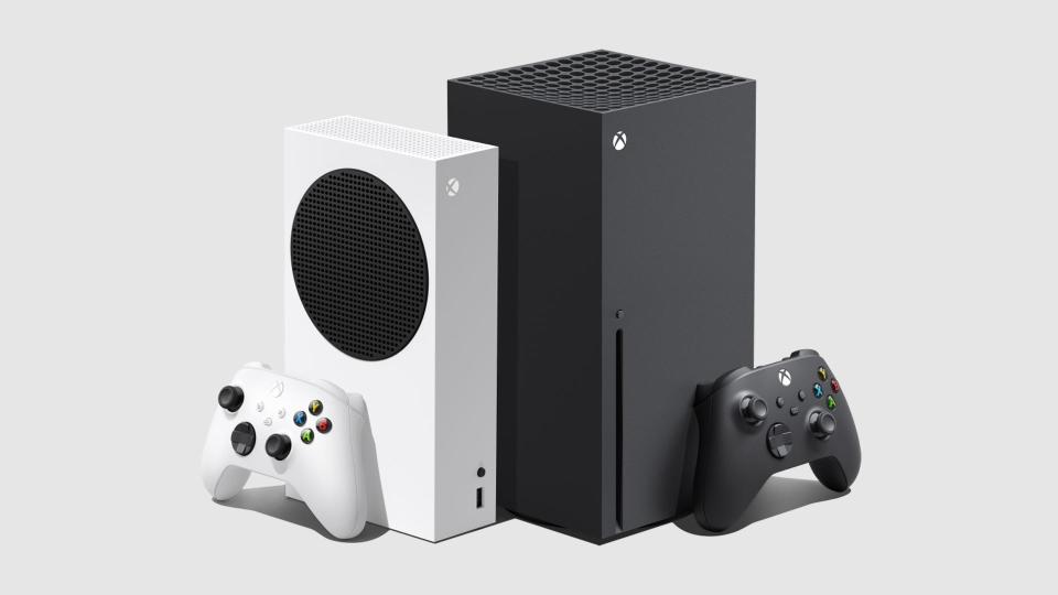 Xbox Series S (left) and Xbox Series X