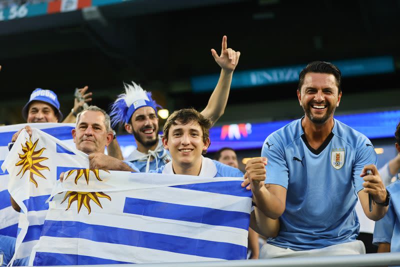 Aficionados uruguayos en el partido donde su selección ganó a Panamá en la Copa América