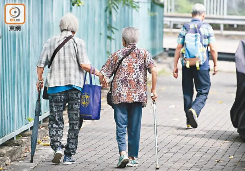 疫情下老年患者和慢性病患者的死亡率有所增加。