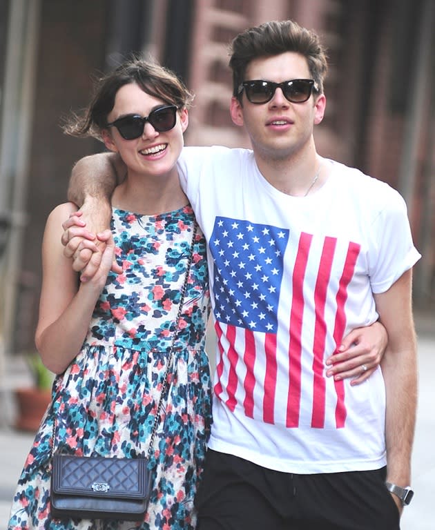 Keira Knightley und James Righton bei einem Stadtbummel (Bild: Getty Images)