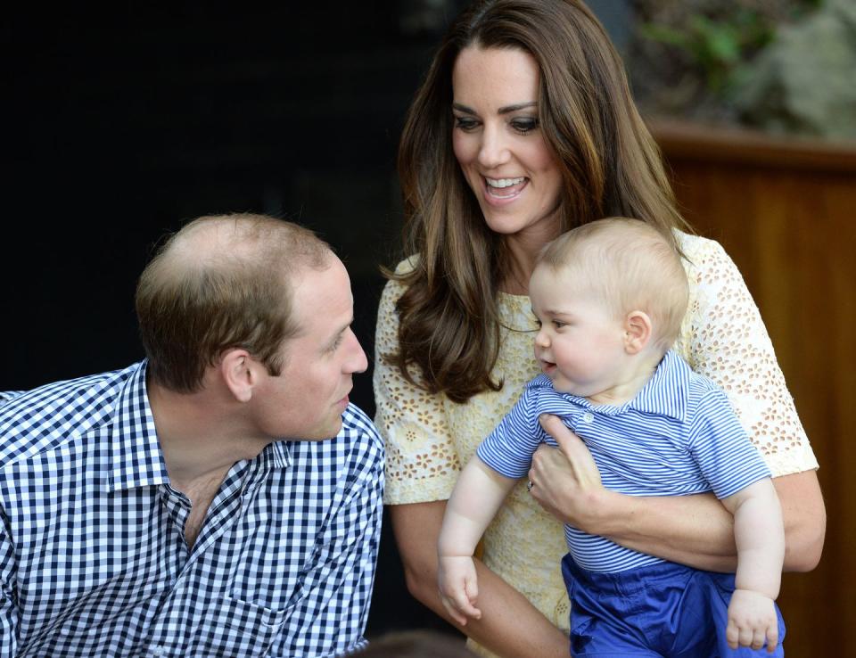 <p>During a trip to the zoo in Australia, Kate and Will play with Prince George.<br></p>