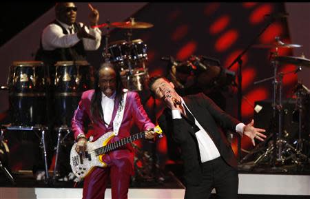 Robin Thicke (R) performs "Blurred Lines" with Verdine White of Earth, Wind & Fire at The Grammy Nominations Concert Live - Countdown to Music's Biggest Night event at Nokia theatre in Los Angeles December 6, 2013. REUTERS/Mario Anzuoni