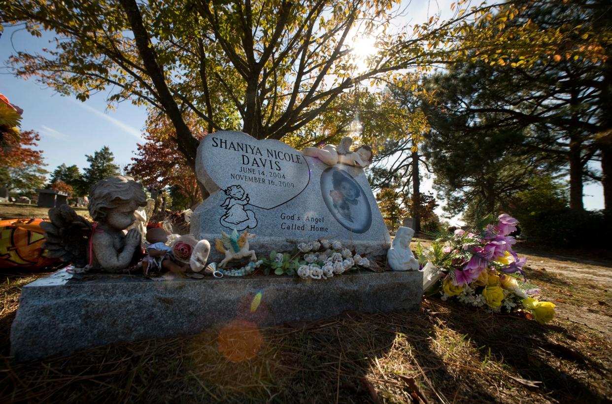 Grave site of Shaniya Davis at the Fayetteville Memorial Cemetery in 2010.