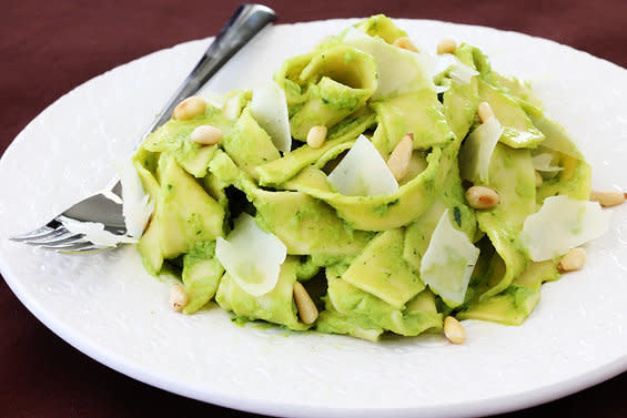 <strong>Get the <a href="http://www.gimmesomeoven.com/avocado-pesto-pasta/" target="_blank">Avocado Pesto Pasta recipe</a> from Gimme Some Oven</strong>