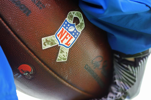 NFL,  partner to expand fan shop