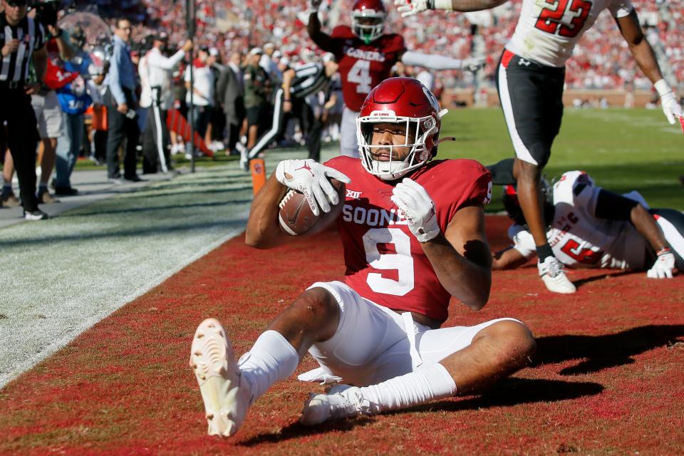 Oklahoma's Brayden Willis had career highs of 15 catches and 177 receiving yards last season and then opted to use his fifth year of eligibility.