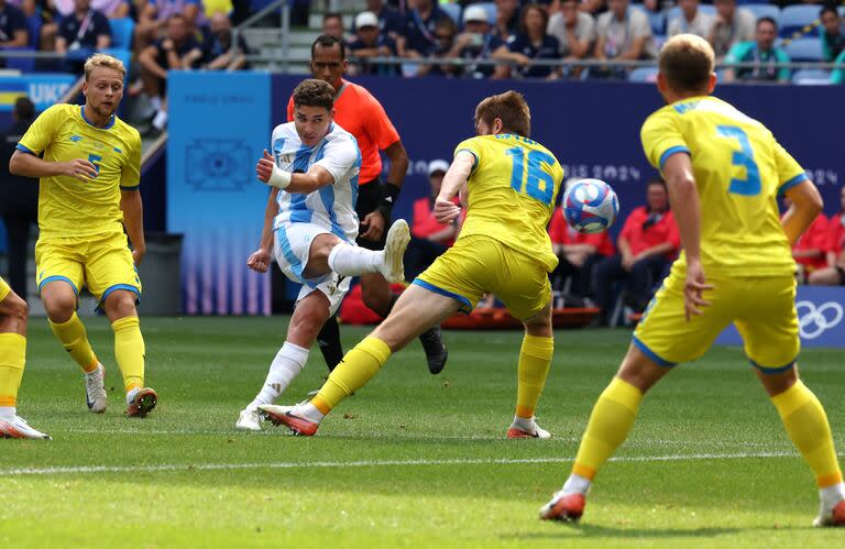 Julián Álvarez dijo que quiere pensar si sigue en Manchester City y Guardiola se enojó